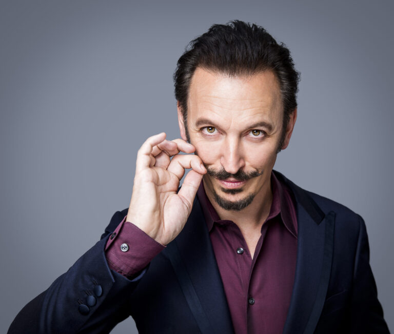 Steve Valentine – Magician and Stand Up Comedy Performer